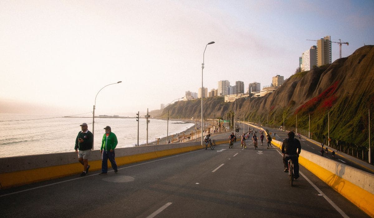 Una caminata por el malecón de Lima