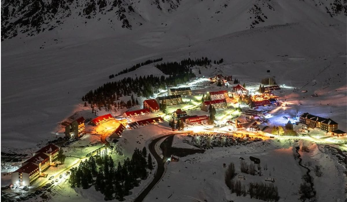 Las Leñas de noche