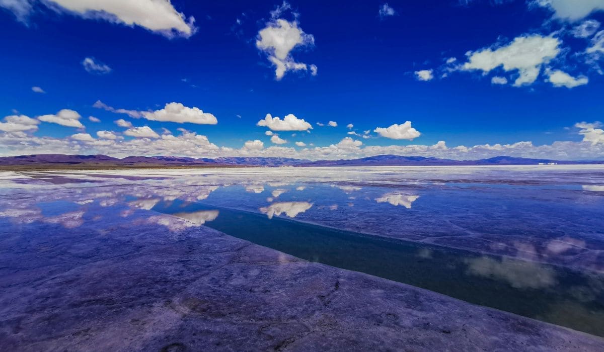 Las Salinas Grandes espejadas